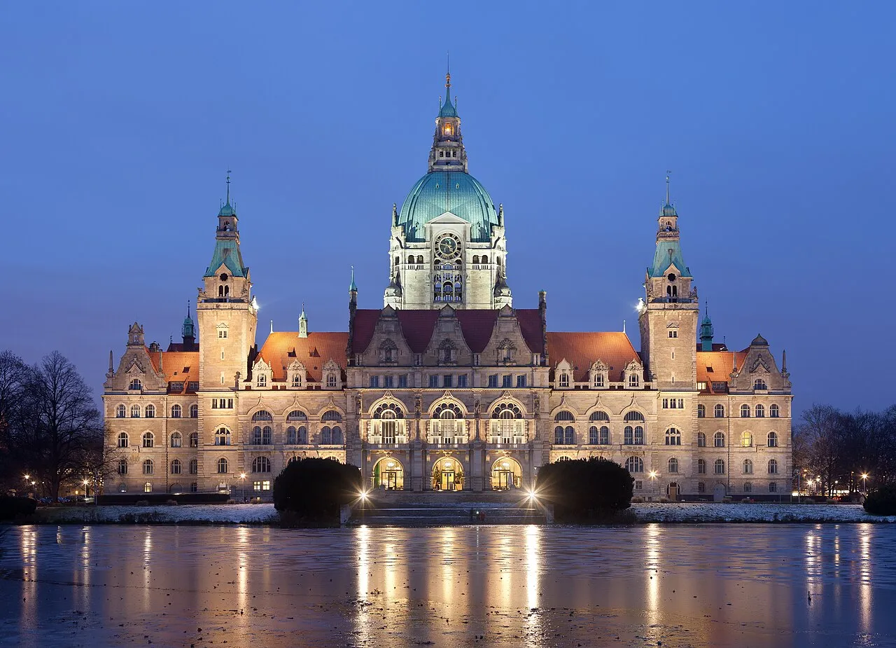 Neues Rathaus Hannover am Abend
